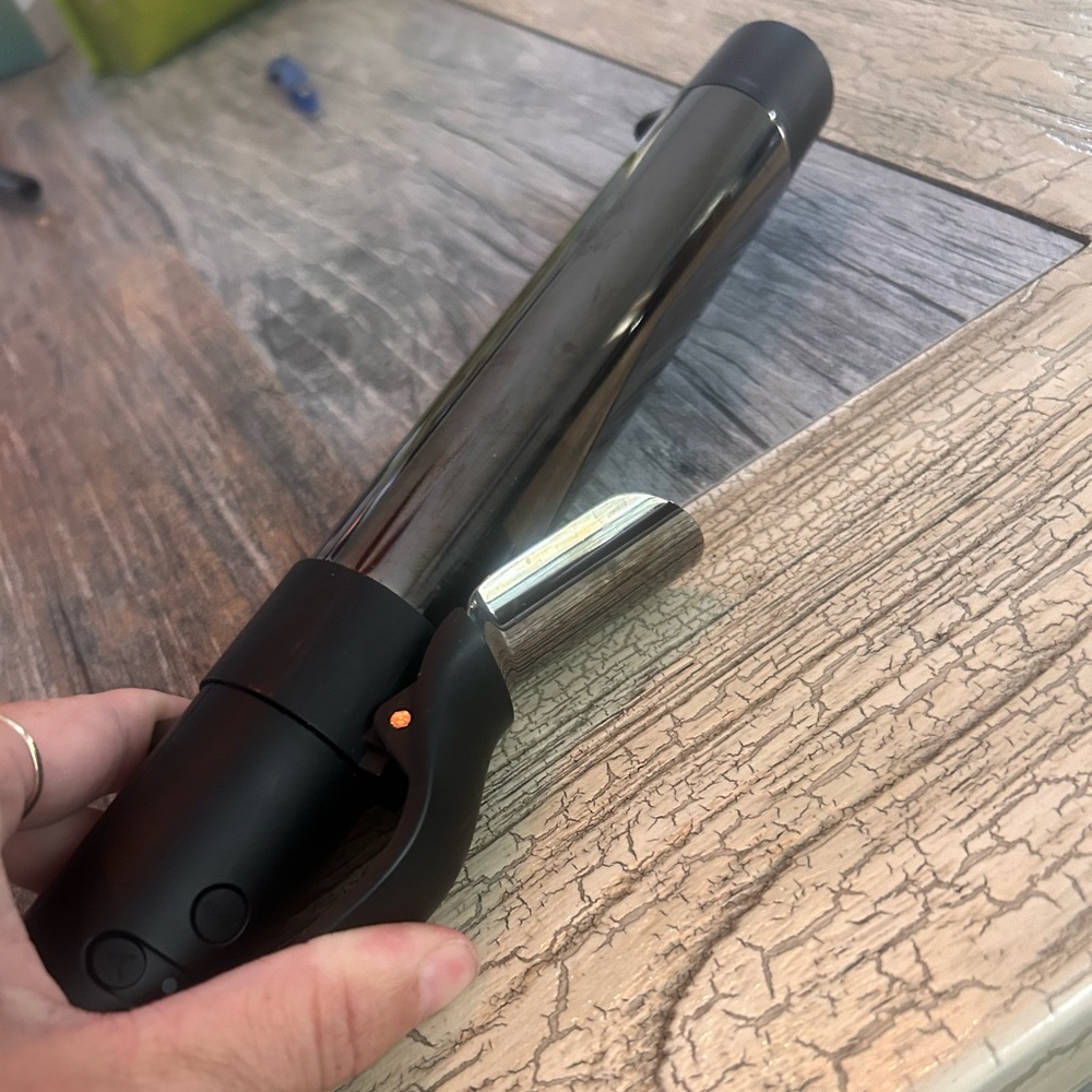Rotating curling iron! Only used once!